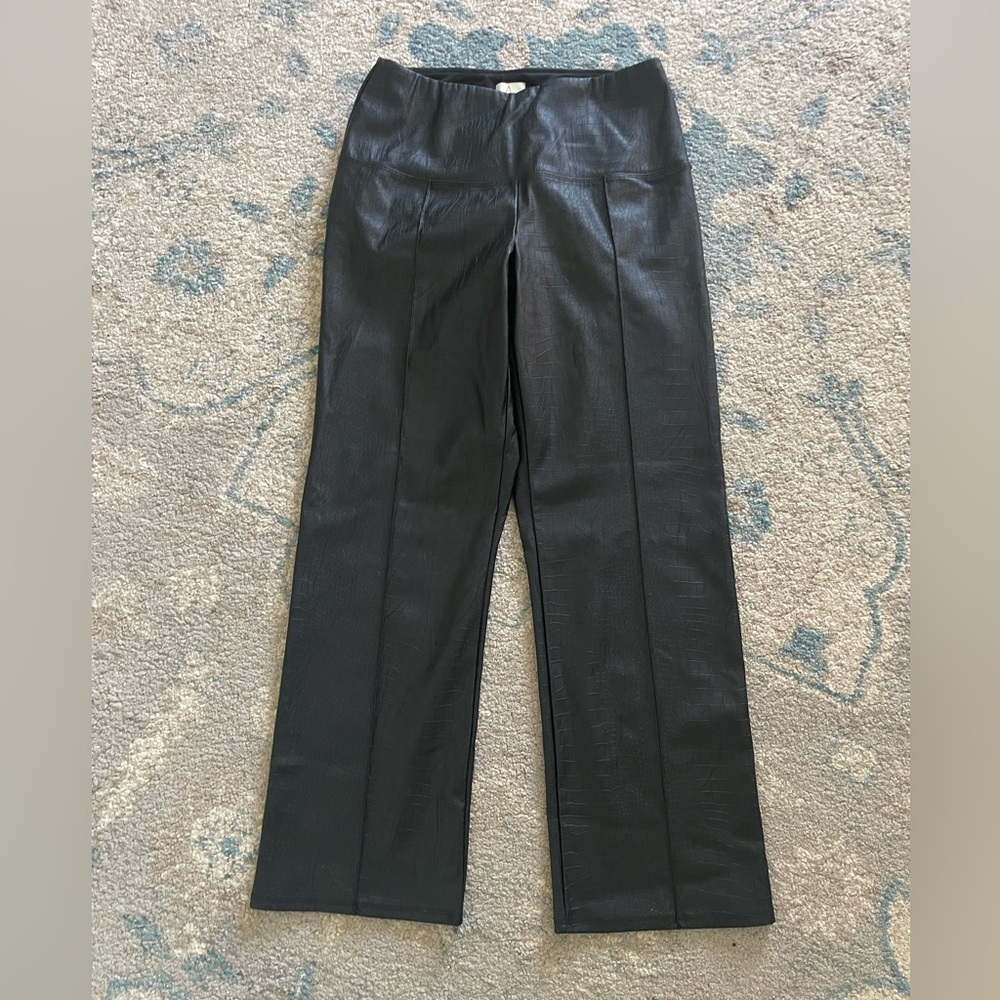 Women’s Joie Vegan leather textured Straight leg pants. Size small